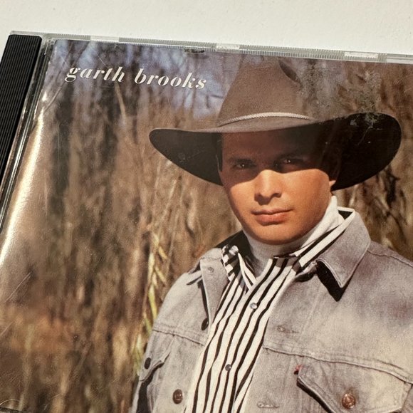 Signed Garth Brooks CD - Picture 2 of 4